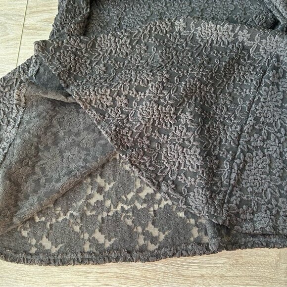 Local Semi Sheer Lace Flared Long Sleeve Top - Picture 13 of 14